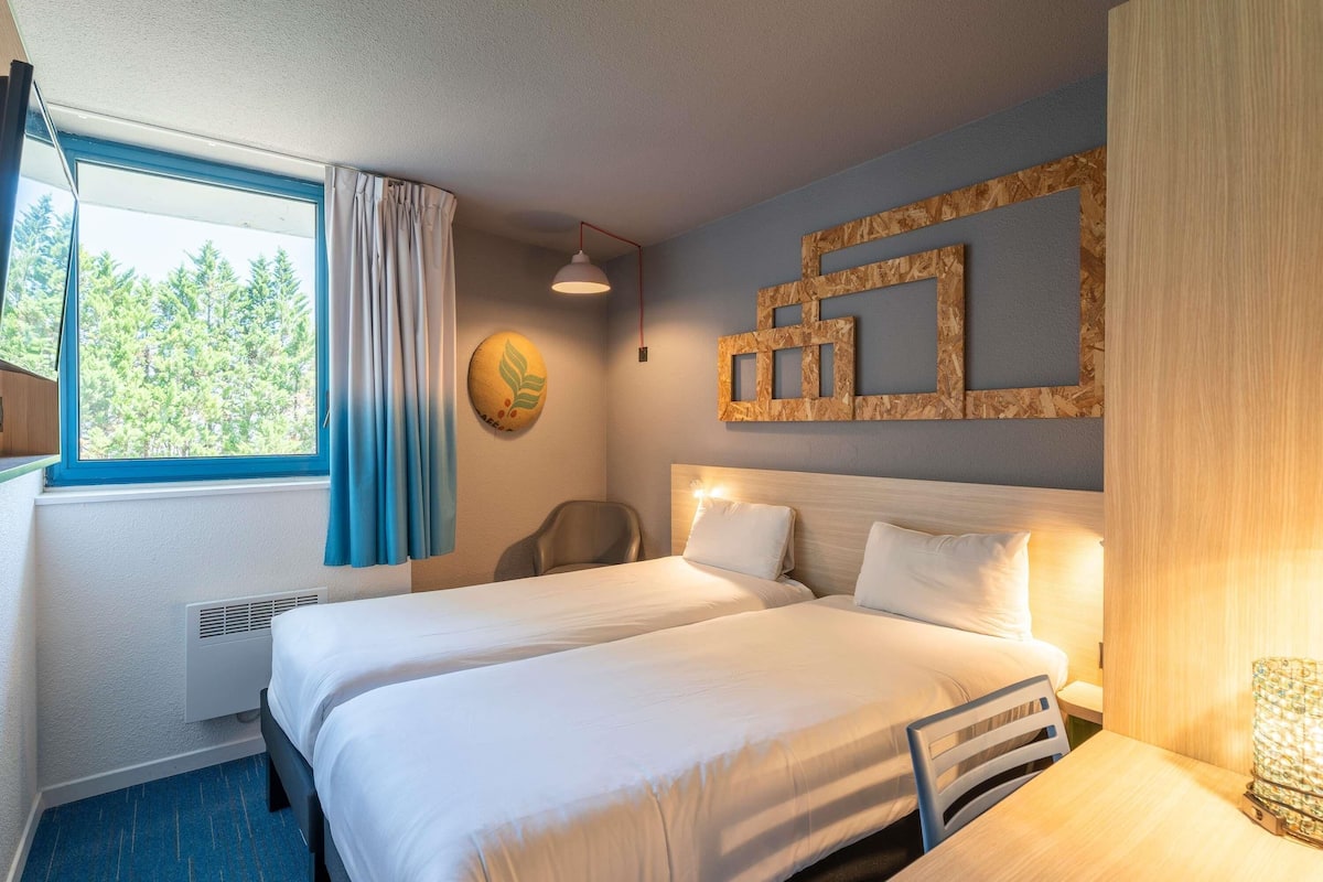 room, 2 single beds (pop) | soundproofing, free cots/infant beds, free wifi, bed sheets