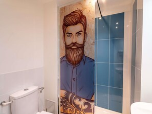 Douche, articles de toilette écologiques, séchoir à cheveux