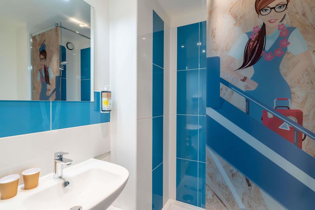 room, 2 single beds (pop) | soundproofing, free cots/infant beds, free wifi, bed sheets