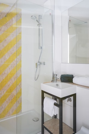 Chambre, 1 lit double (Pure) | Salle de bain