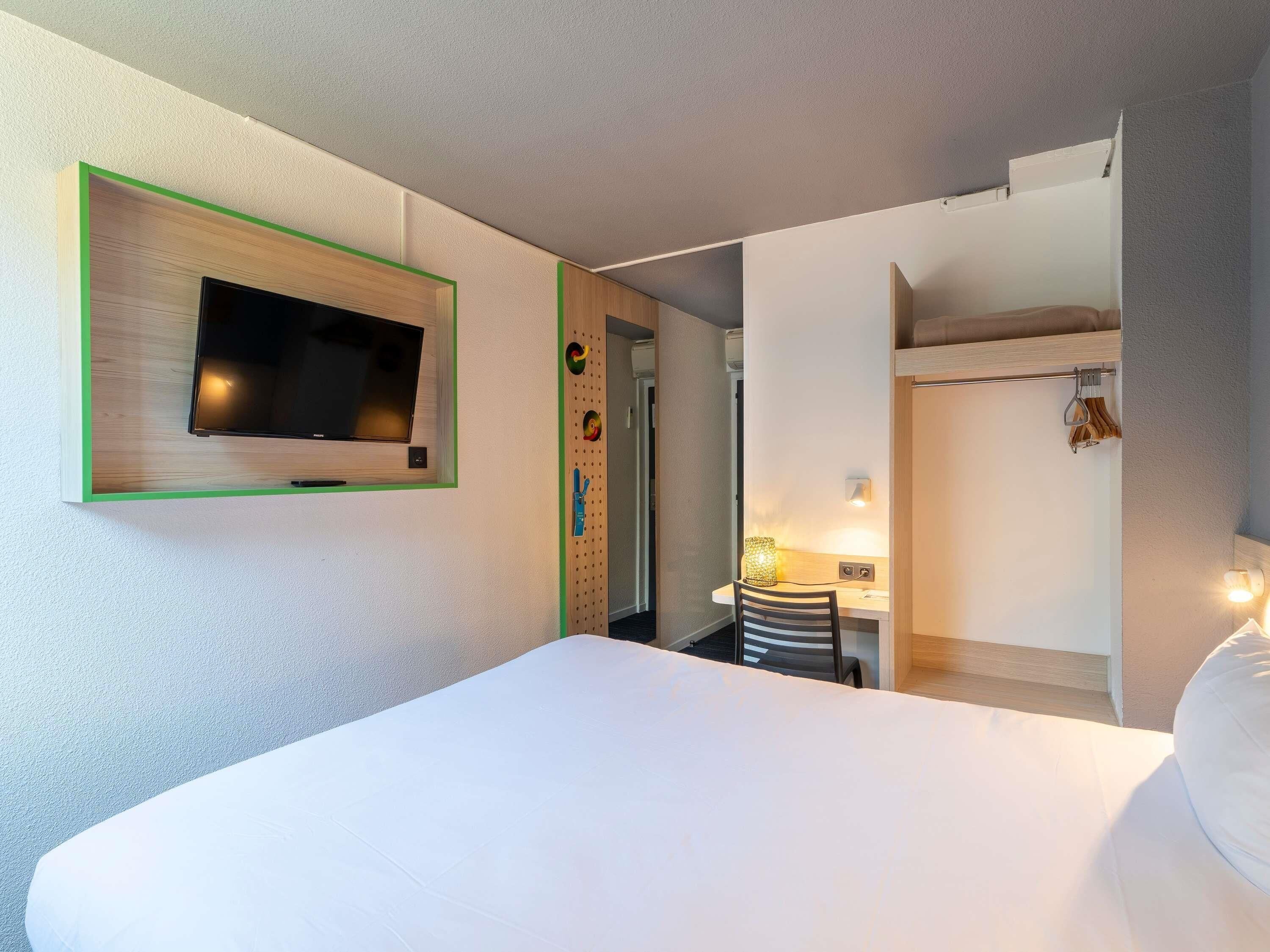 Soundproofing, free cots/infant beds, free WiFi, bed sheets