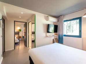 Quartos à prova de som, berços grátis, Wi-Fi de cortesia, roupa de cama