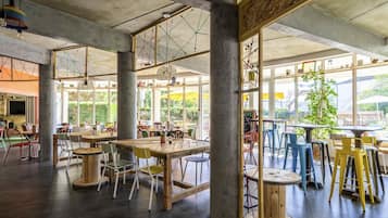 Déjeuner et dßner servis sur place