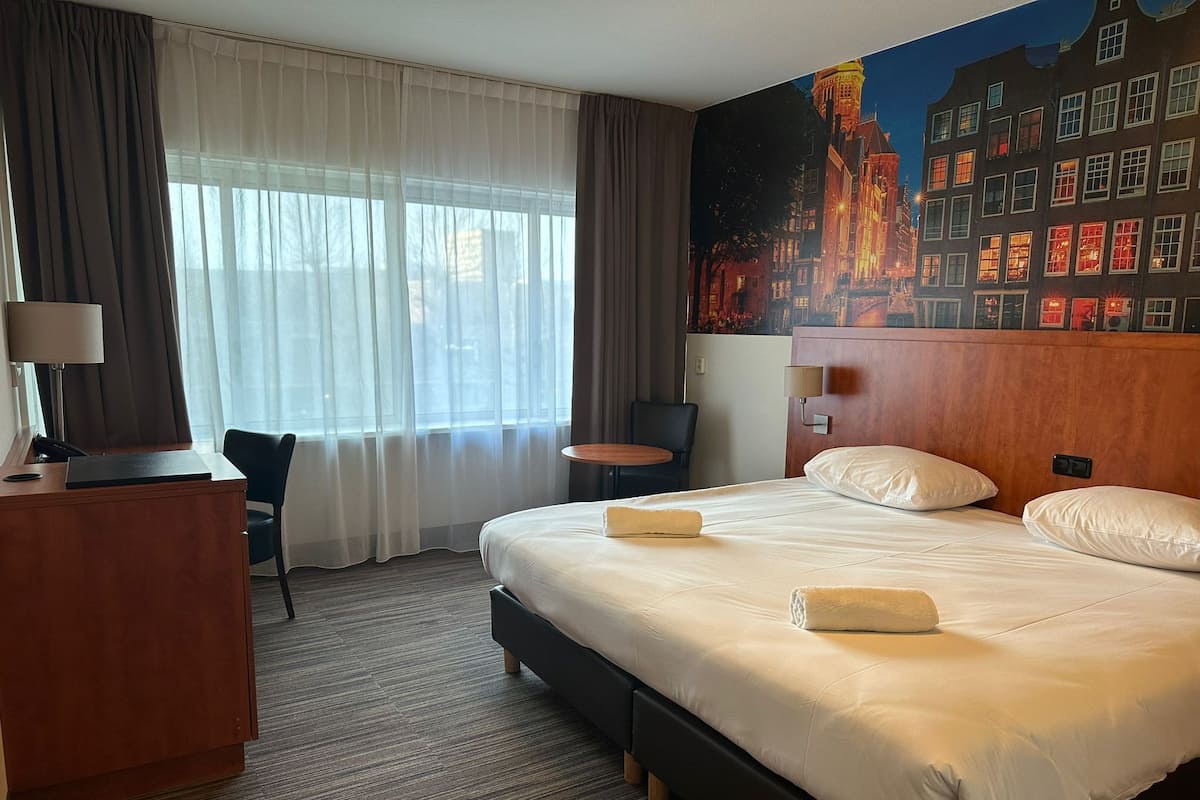 Chambre Confort, 1 lit double | Literie hypoallergénique, coffres-forts dans les chambres, bureau