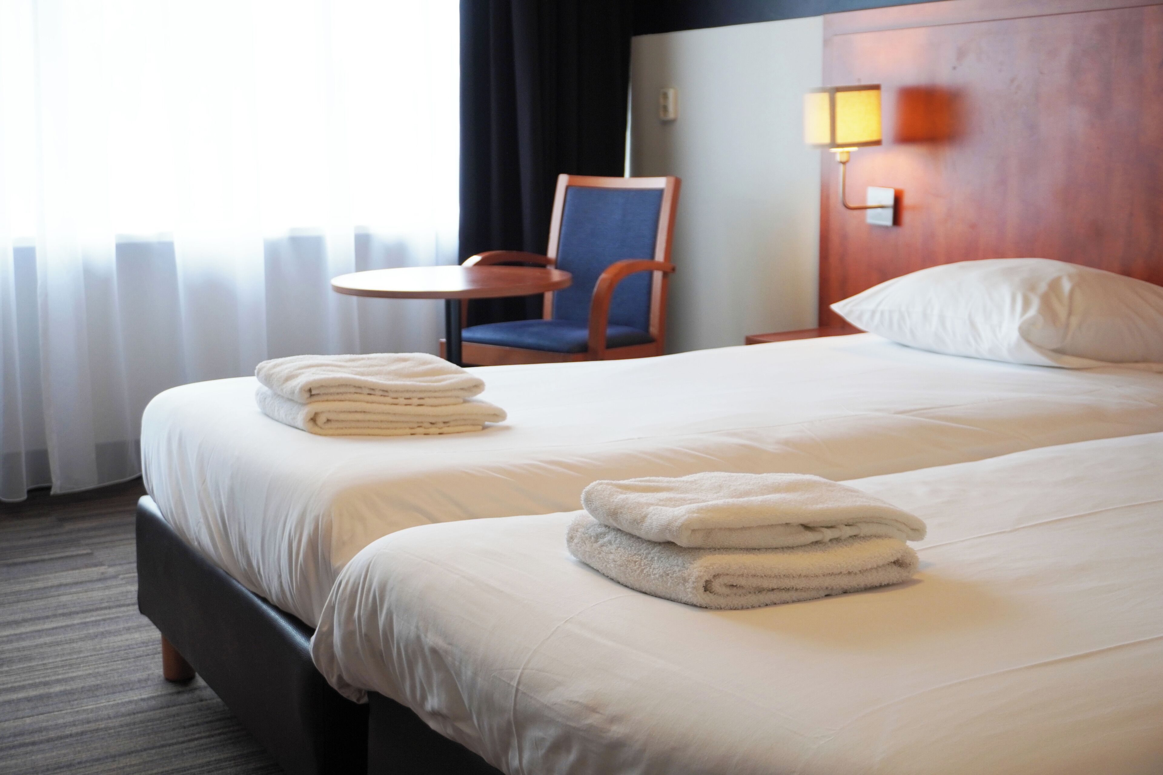Hypo-allergenic bedding, in-room safe, desk, free WiFi