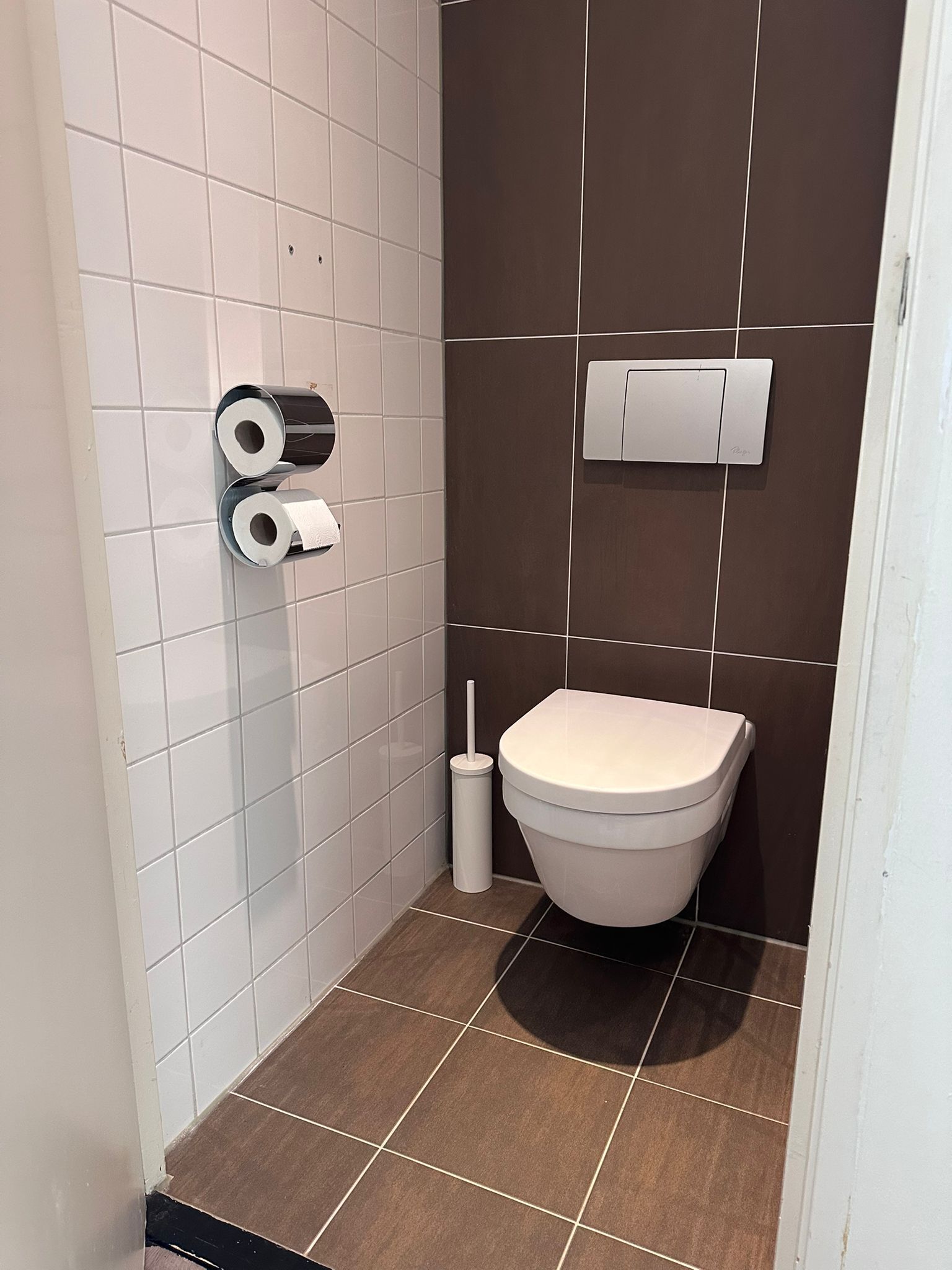 Quarto standard, 1 cama de casal | Banheiro | Produtos de toalete grátis, secador de cabelo, toalhas de banho 