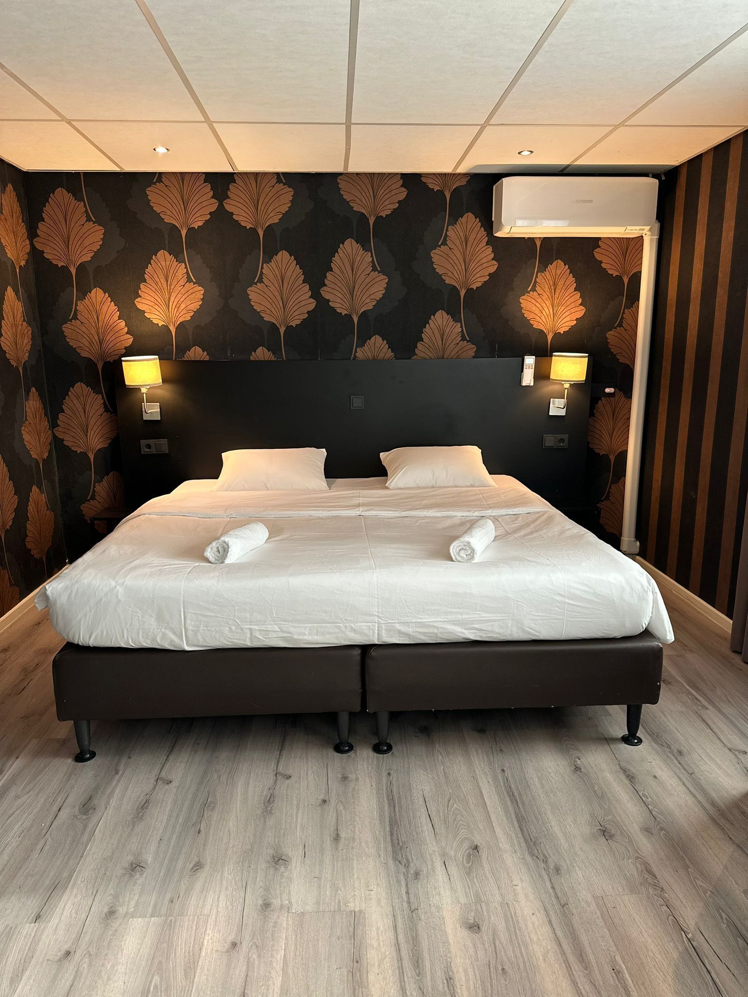 Standaard kamer, 1 tweepersoonsbed | Hypoallergeen beddengoed, een kluis op de kamer, een bureau, gratis wifi