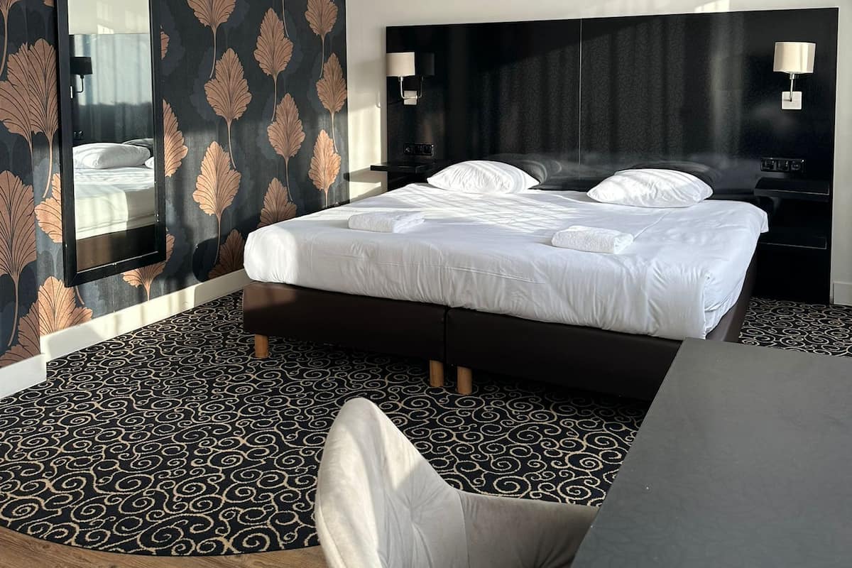 Chambre Standard, 1 lit double | Literie hypoallergénique, coffres-forts dans les chambres, bureau