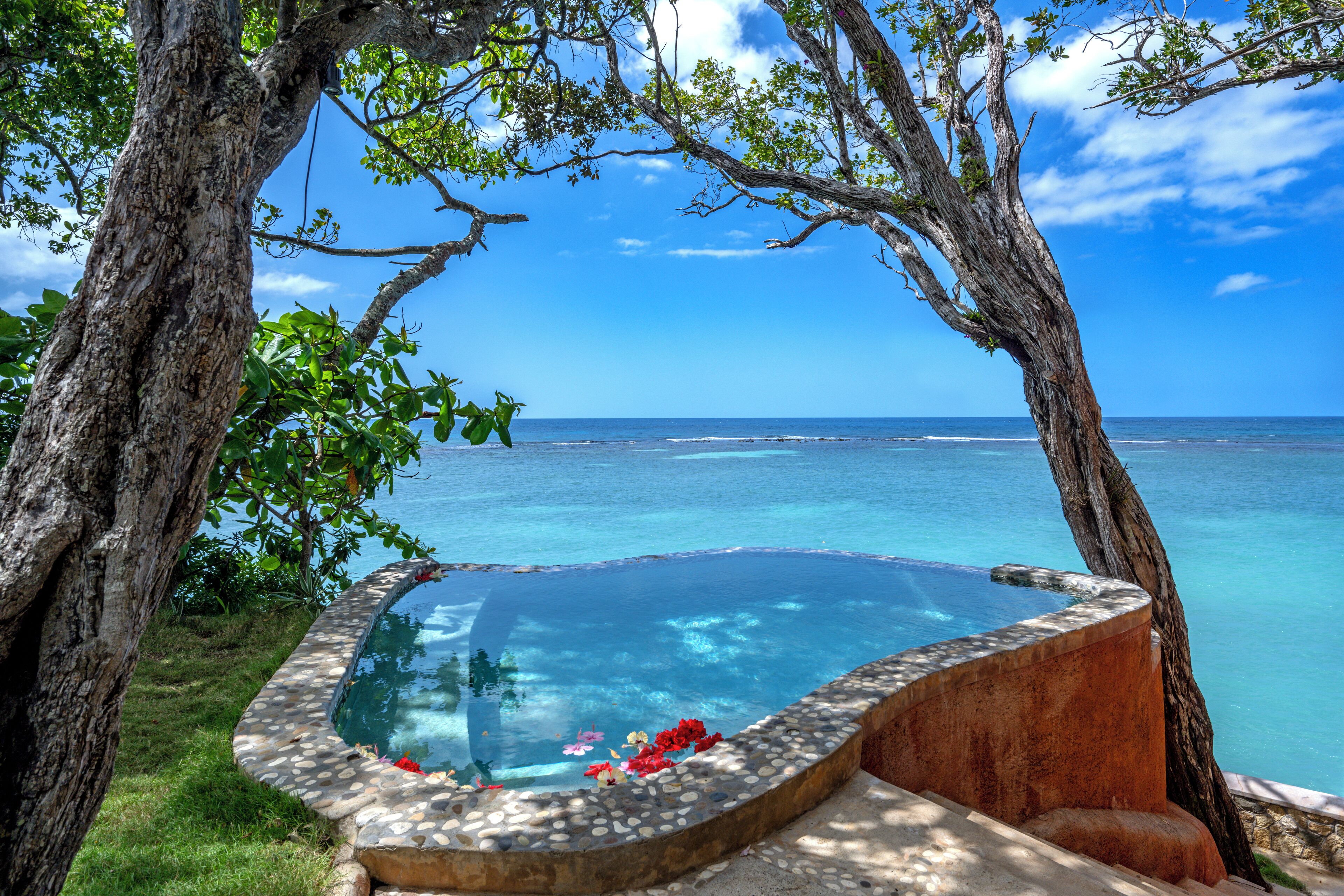 Cottage (Four) | Premium bedding, in-room safe, iron/ironing board, free WiFi