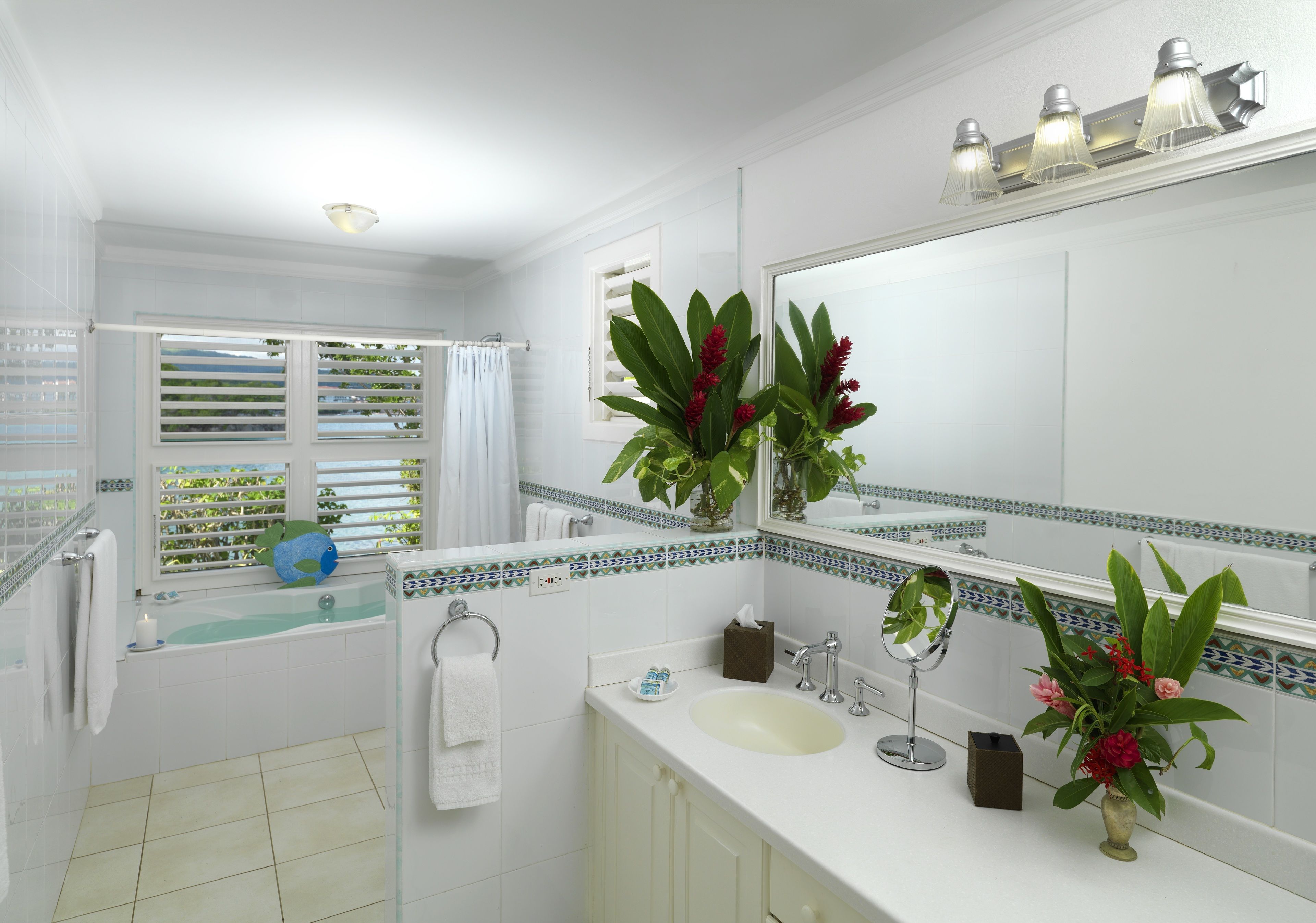 Artículos de tocador de diseñador, secador de pelo, batas, toallas