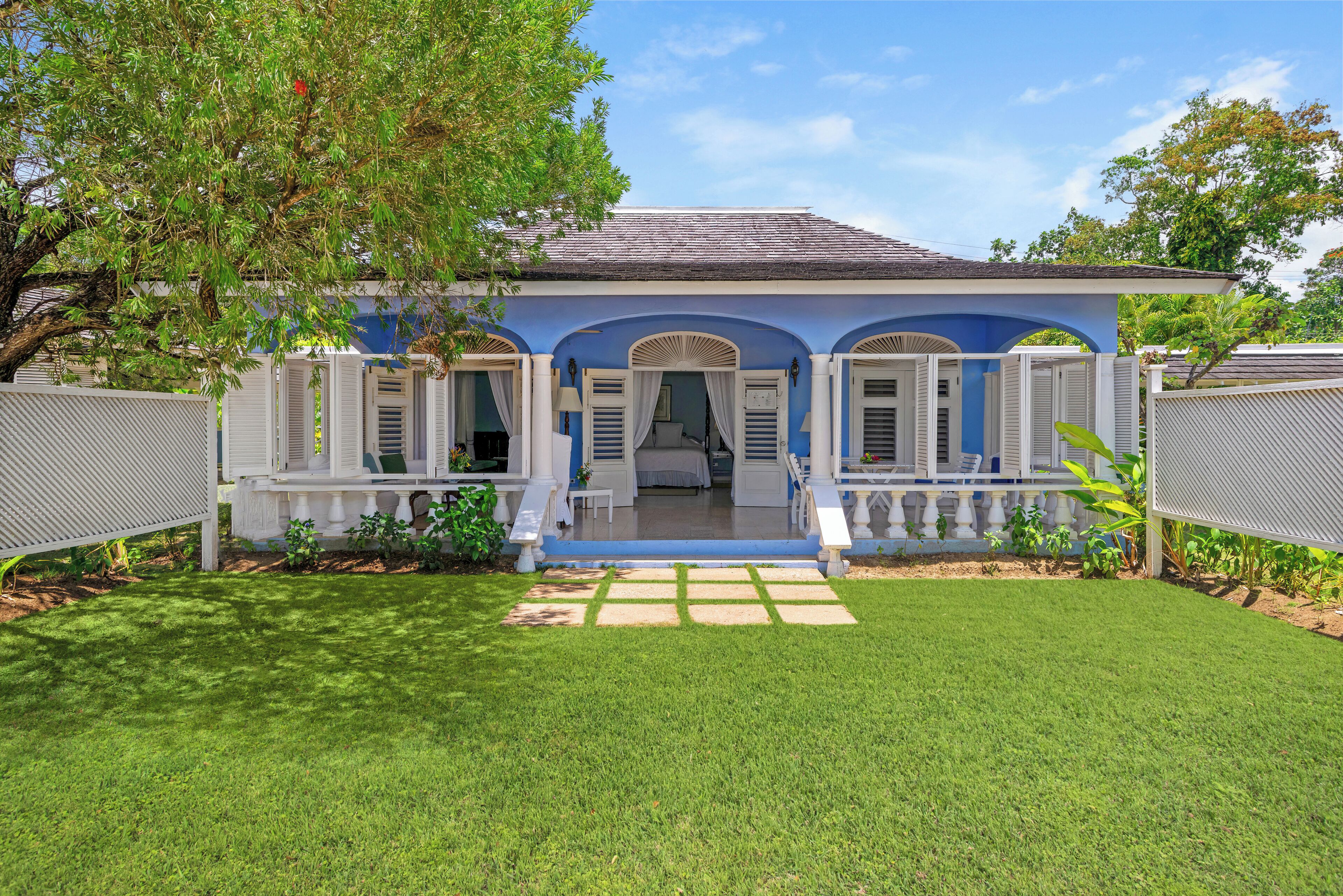 Cottage (Blue) | Premium bedding, in-room safe, iron/ironing board, free WiFi