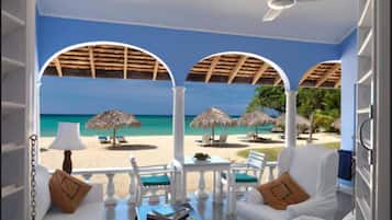 Hochwertige Bettwaren, Zimmersafe, BĂŒgeleisen/BĂŒgelbrett