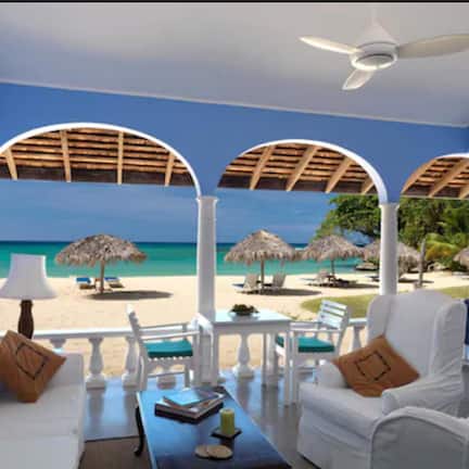 Premium bedding, in-room safe, iron/ironing board, free WiFi