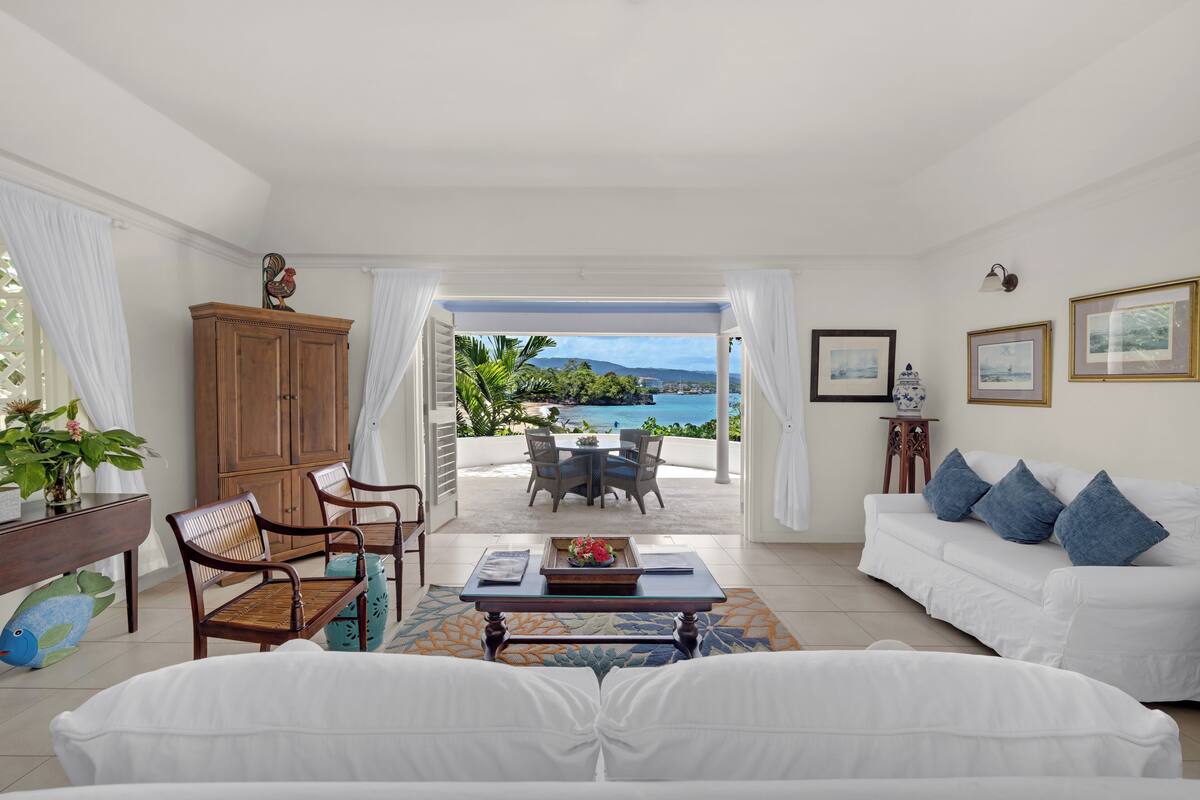 Cottage (One) | Premium bedding, in-room safe, iron/ironing board, WiFi (free)