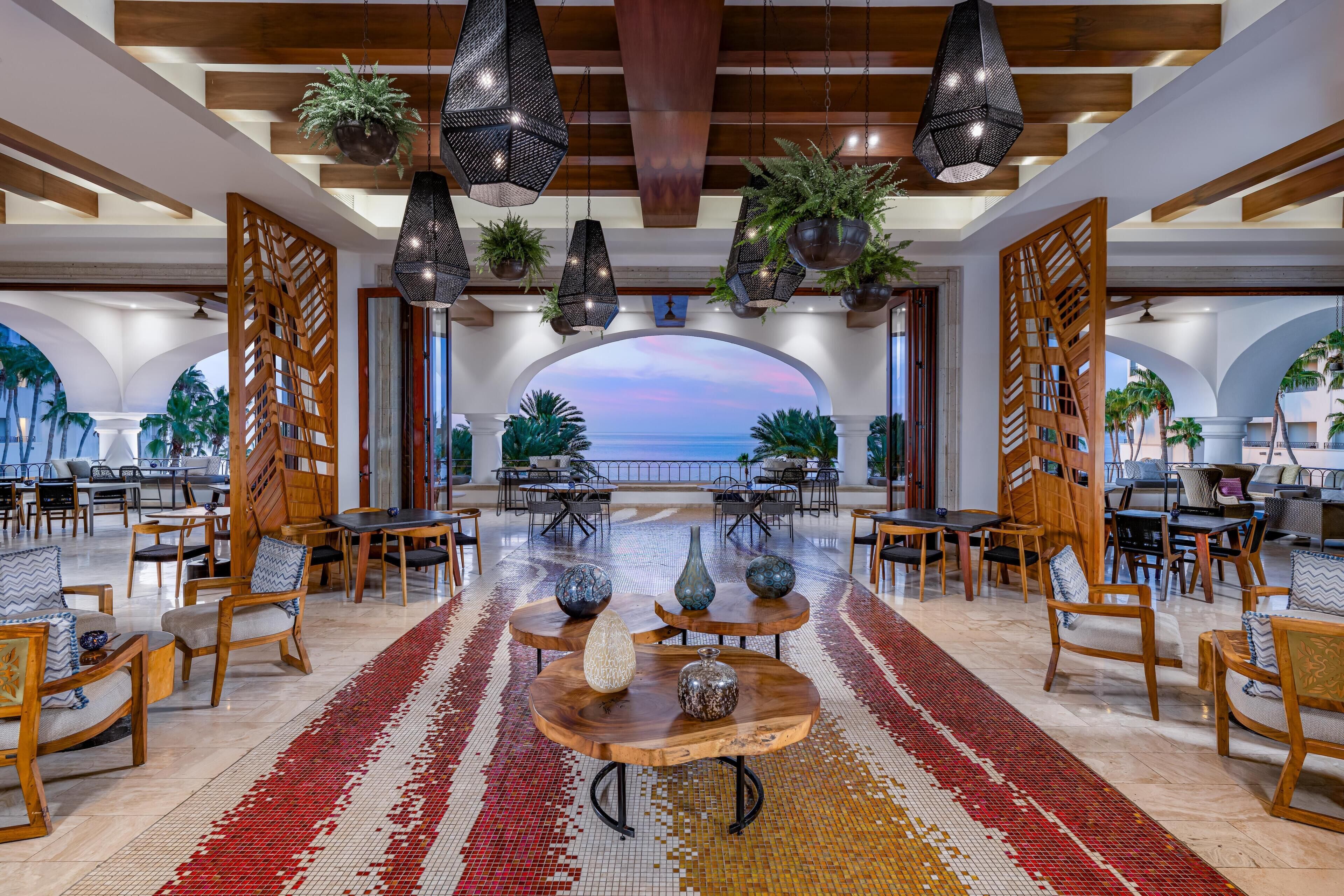 5 restaurantes; se sirven almuerzos, cenas y cocina mexicana 