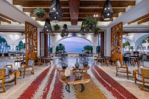 5 restaurants servant le déjeuner et le dîner, plats Cuisine mexicaine