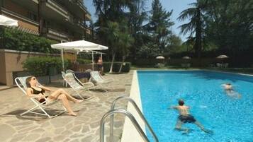 Kolam renang outdoor