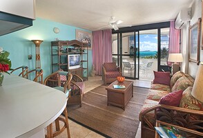 Suite, 1 Bedroom, Kitchen | Living room | 27-inch TV with cable channels