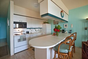 Suite, 1 Bedroom, Kitchen | Private kitchen