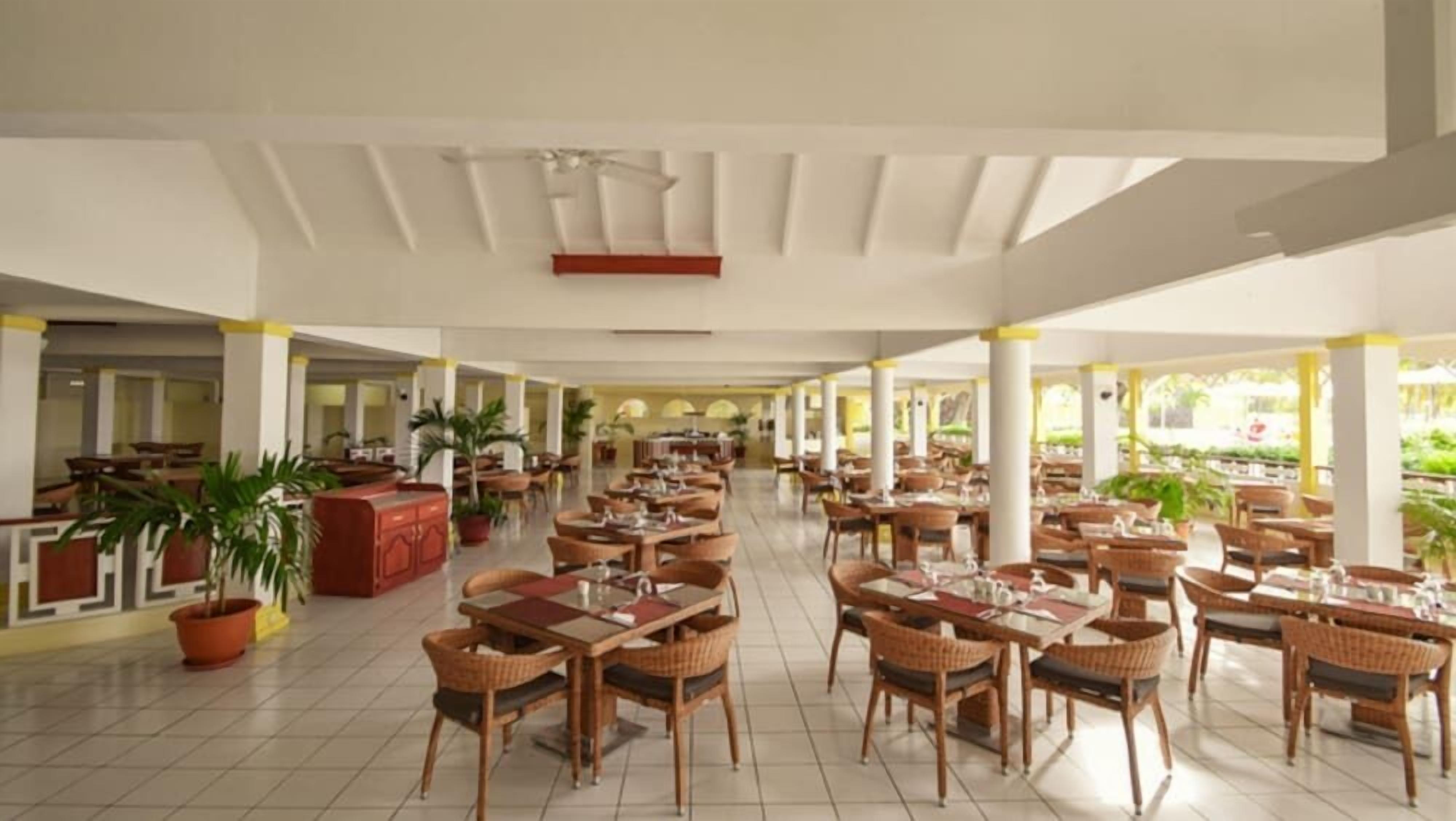 3 restaurants; ze serveren er ontbijt, lunch en diner 
