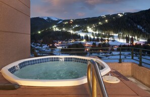 مغطس سبا خارجي