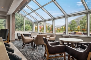 Se sirven cenas y cocina americana