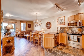 Premier Condo, 4 Bedrooms (River Run) | Living area | TV