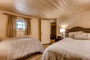 Svíta (Ski Tip B&B - Petite) | Ofnæmisprófaður sængurfatnaður, skrifborð, straujárn/strauborð, rúmföt