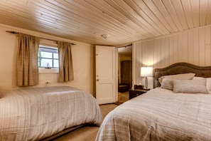 Suite (Ski Tip B&B - Petite)