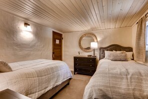 Suite (Ski Tip B&B - Petite)