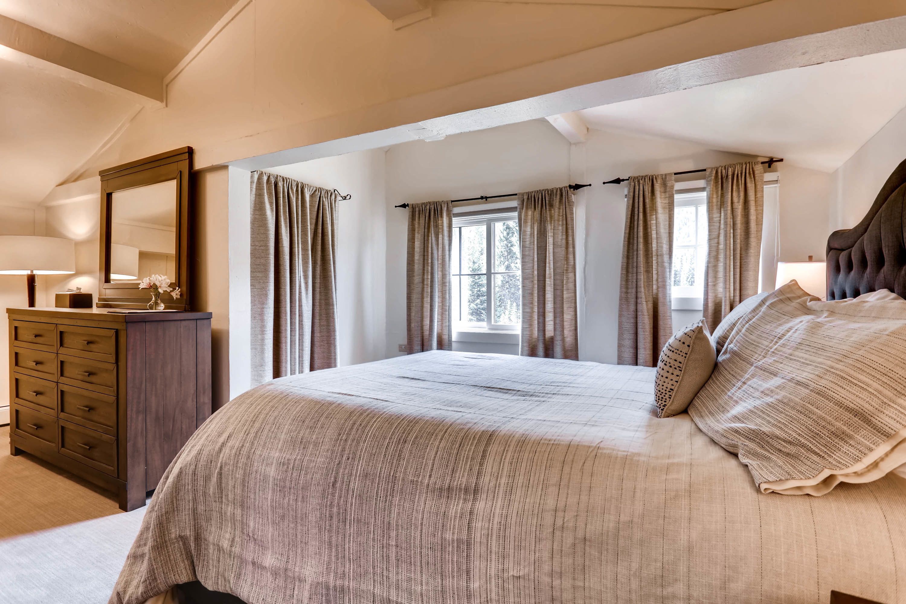 Suíte (Ski Tip B&B - Petite) | Ferros/tábuas de passar roupa, Wi-Fi de cortesia, roupa de cama