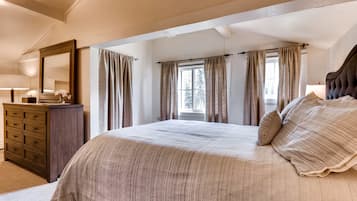 Suíte (Ski Tip B&B - Petite) | Ferros/tábuas de passar roupa, Wi-Fi de cortesia, roupa de cama