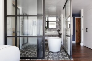 Studio Suite, 1 King Bed (Art) | Frette Italian sheets, premium bedding, down comforters, in-room safe