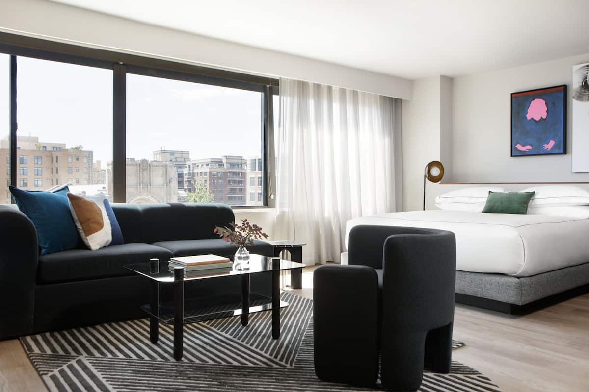 Studio Suite, 1 King Bed (Art)
