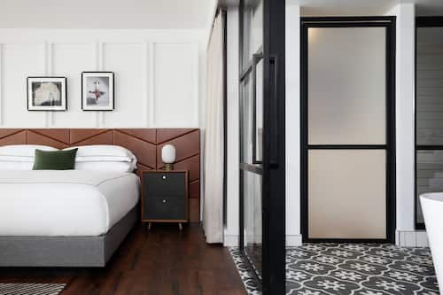 Suite studio, 1 très grand lit (Art) | Draps italiens de Frette, literie de qualité, couette en duvet