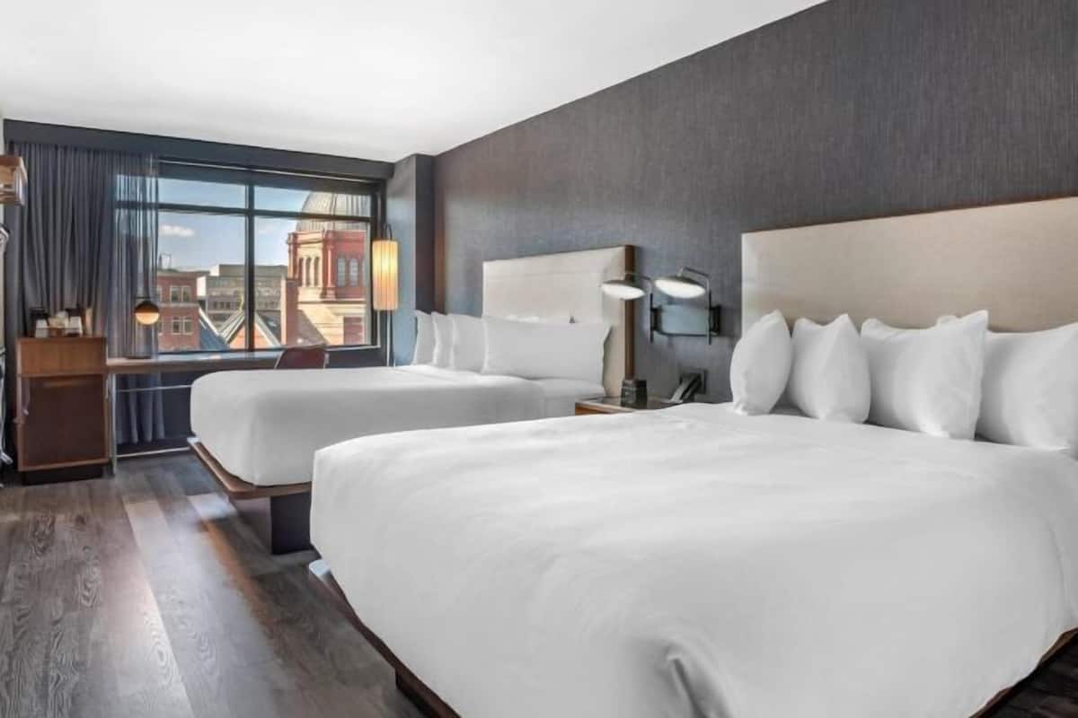 1 bedroom, premium bedding, in-room safe, desk