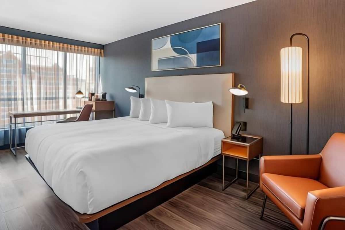 1 bedroom, premium bedding, in-room safe, desk