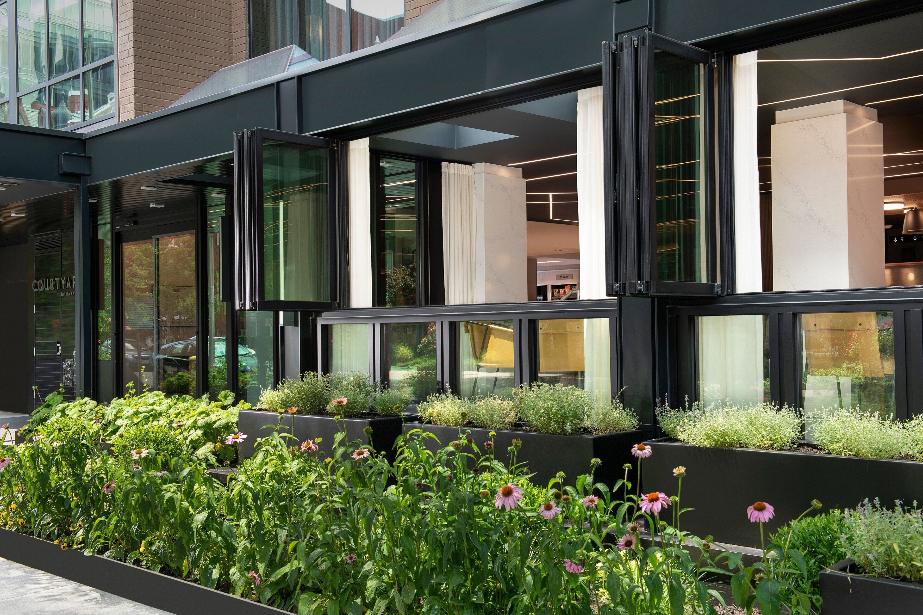 Photo - Courtyard by Marriott Washington, DC Dupont Circle