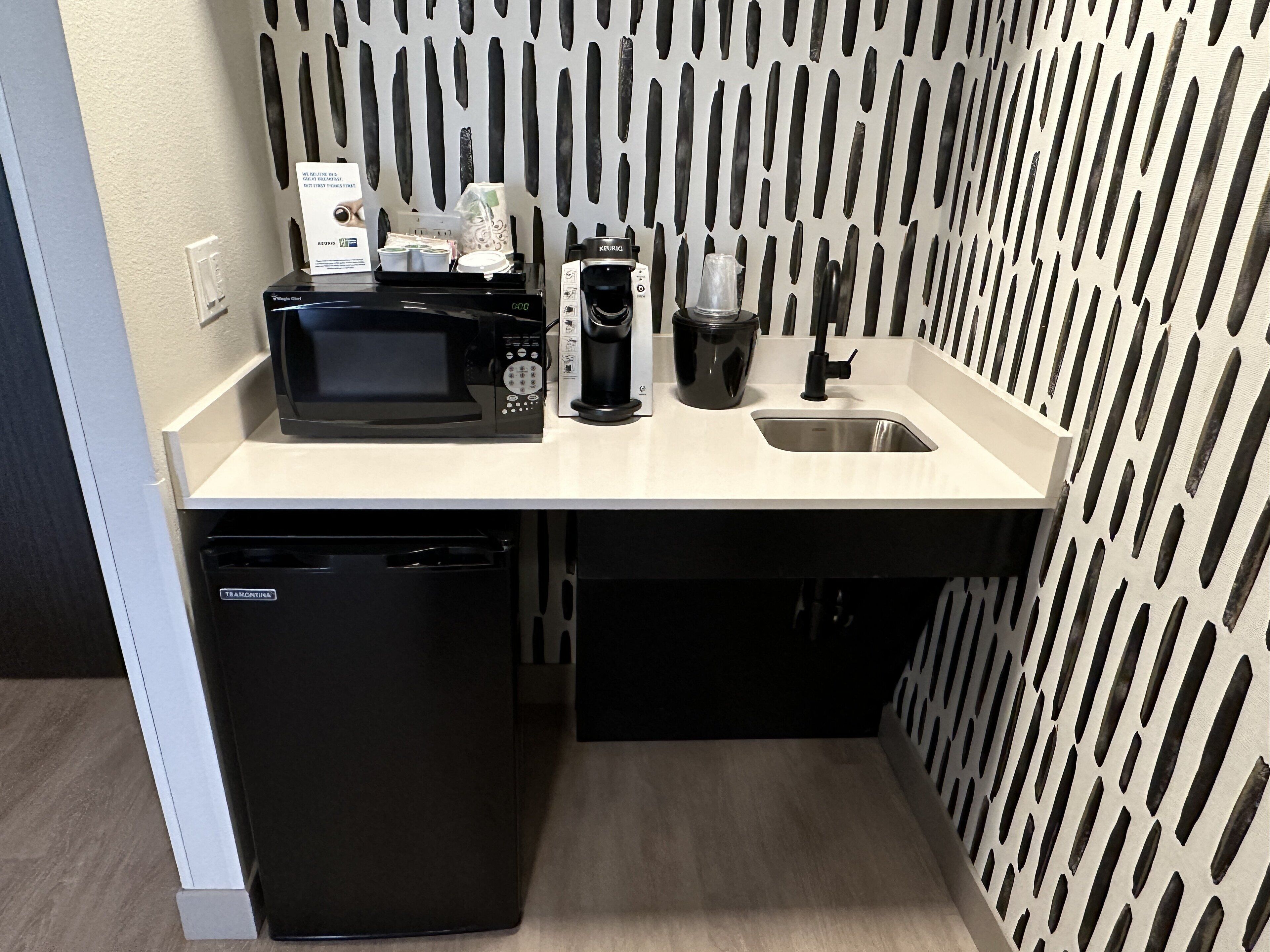 premium bedding, down duvets, in-room safe, desk