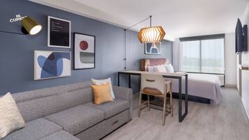 Studio-suite - 1 kingsize-seng | Premium-sengetøj, dundyner, pengeskab på værelset, skrivebord