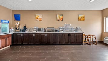 Free daily continental breakfast