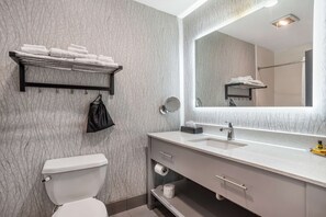 Chambre Standard, 2 grands lits, non-fumeur | Salle de bain