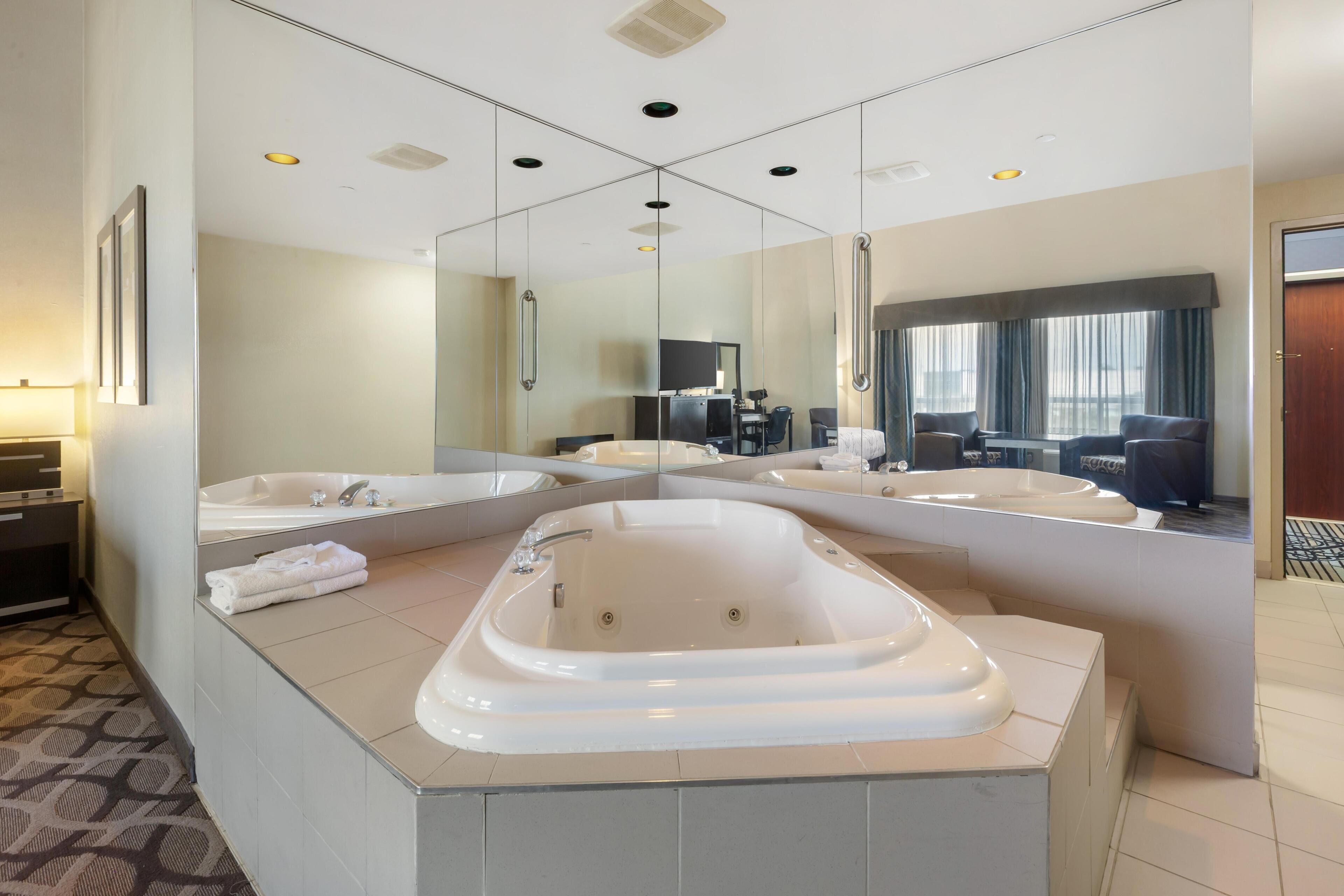 Bañera, artículos de tocador gratuitos, secador de pelo, toallas