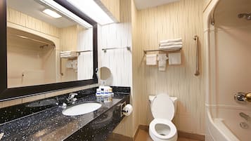 Bañera, artículos de tocador gratuitos, secador de pelo, toallas