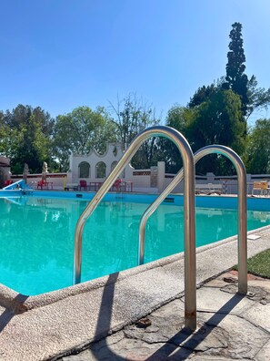 Sæsonbestemt udendørs pool
