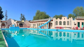 Alberca al aire libre por temporada