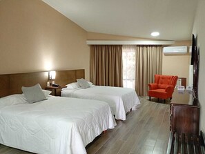 In-room safe, individually decorated, iron/ironing board, free WiFi - Hotel Imperial Saltillo (Saltillo)