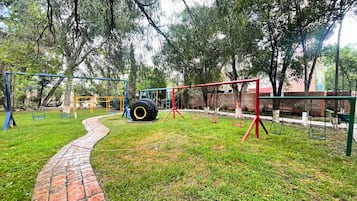 Área de juegos infantiles al aire libre