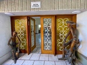 Meeting facility