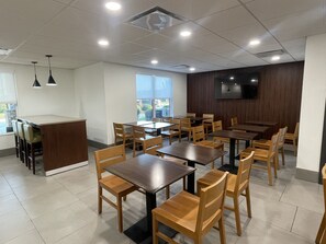 Free daily continental breakfast